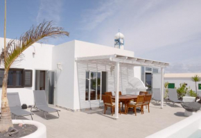 Villa Tranquilidad with amazing private terrace and heated pool, Charco Del Palo